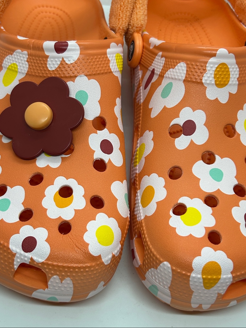 Crocs Classic Terry Cloth Clog Size 12 Unisex Orange And White Daisy Flower - Picture 8 of 12